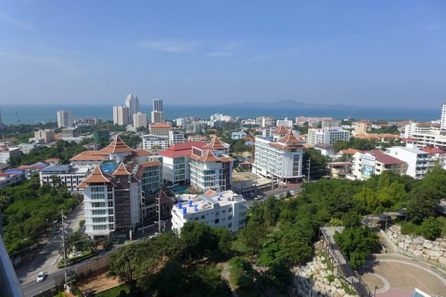 Condominium for rent Pratumnak Pattaya showing the city and sea views