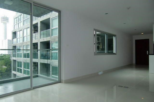 Condominium For Rent Pratumnak showing the balcony