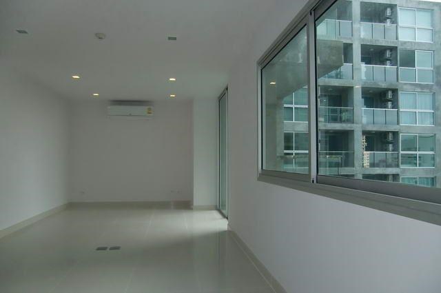 Condominium For Rent Pratumnak showing the living area