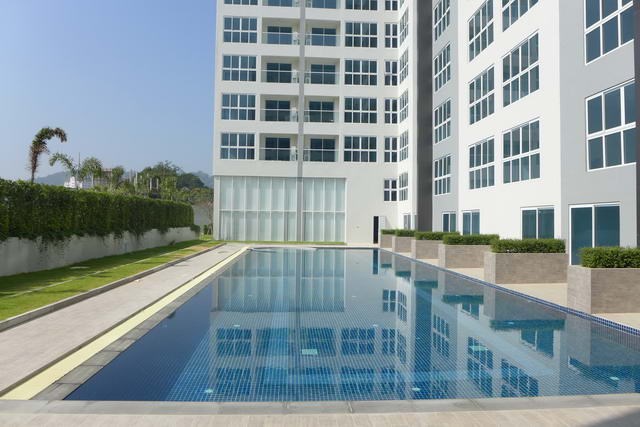 Condominium for rent South Pattaya showing the communal pool