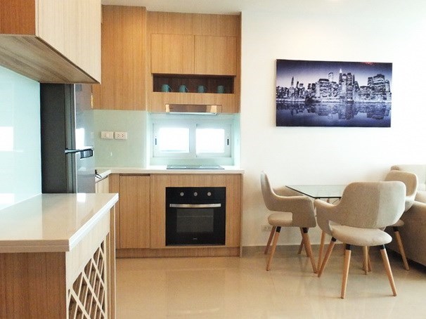 Condominium for rent Pattaya showing the dining and kitchen areas 