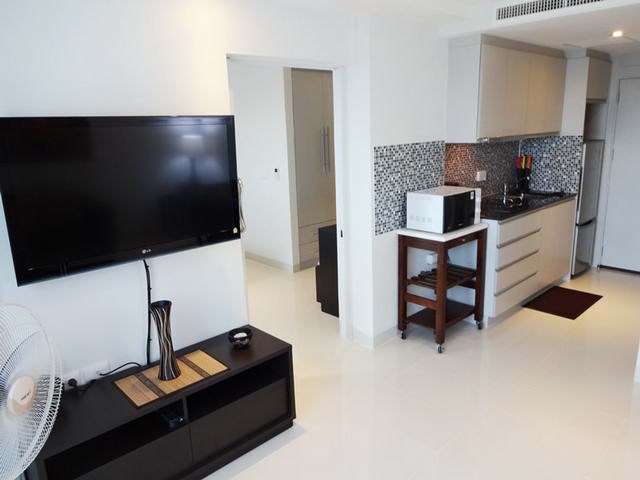 Condominium for rent South Pattaya showing the kitchen area