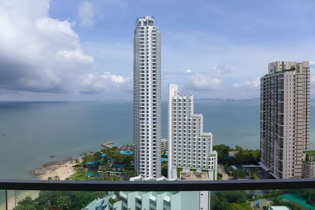 Condominium for rent Wong Amat beach Pattaya showing the balcony view Condominium for rent Wong Amat beach Pattaya showing the balcony view