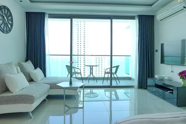 Condominium for rent Wong Amat beach Pattaya showing the living room and balcony Condominium for rent Wong Amat beach Pattaya showing the living room and balcony