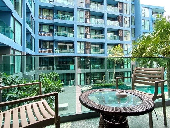 Condominium for sale Jomtien showing the balcony 