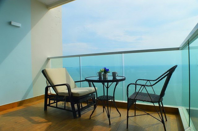 Condominium for sale Jomtien showing the balcony and sea view