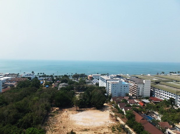 Condominium for sale Jomtien Pattaya showing the view 