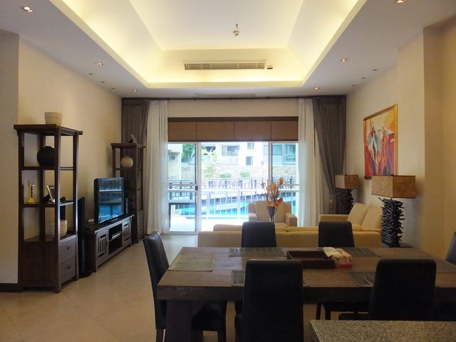 Condominium for sale Jomtien showing the dining and living with pool view 