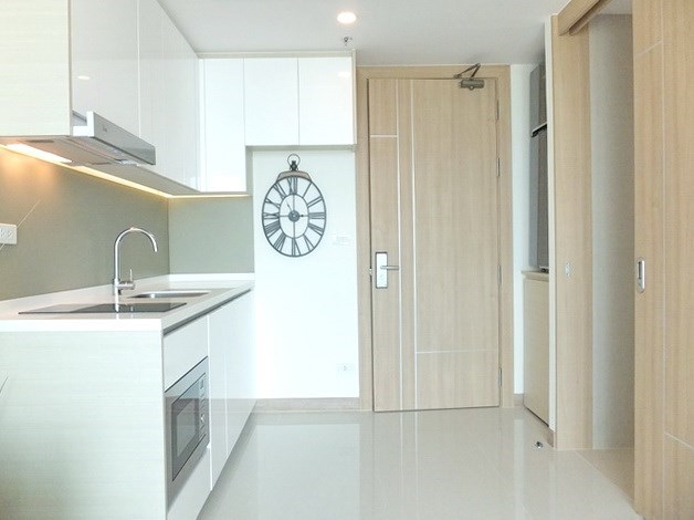 Condominium for sale Jomtien Pattaya showing the kitchen 