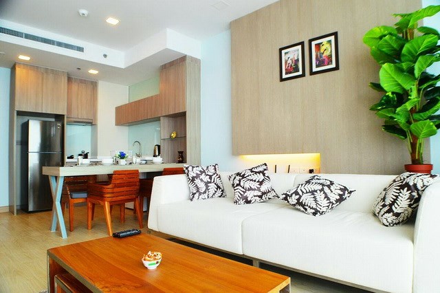 Condominium for sale Jomtien showing the living, dining and kitchen areas 