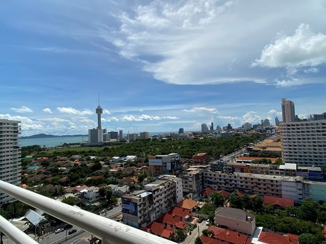 Condominium for Sale Jomtien showing the sea view 