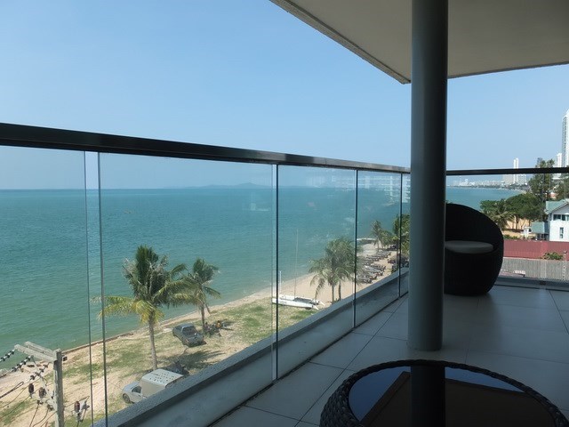 Condominium for sale Na Jomtien showing the balcony and view 