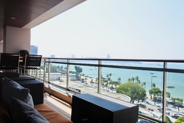 Condominium for sale Pattaya Northshore showing the balcony view
