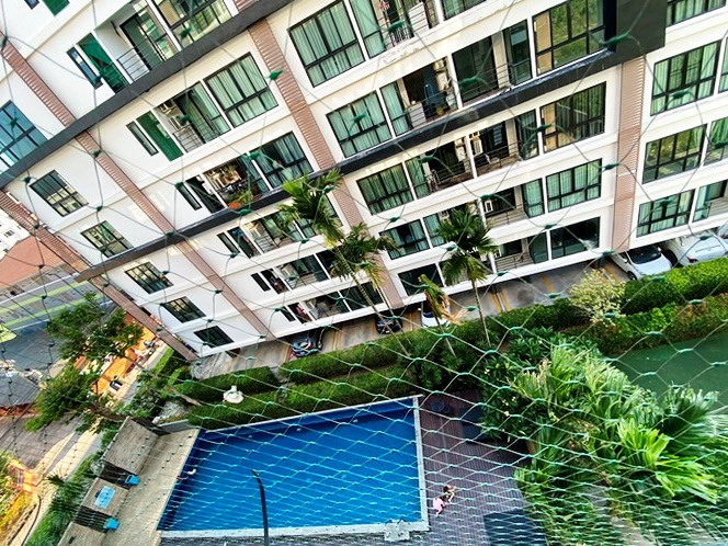 Condominium for sale Pattaya showing the pool view
