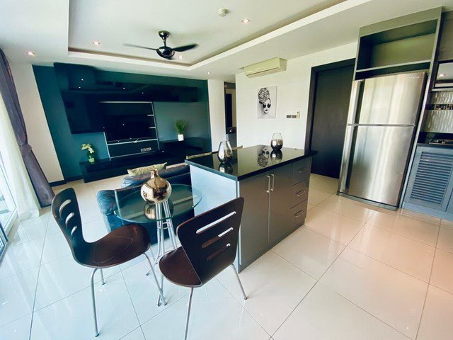 Condominium for sale Pratumnak Pattaya showing the dining and living areas 