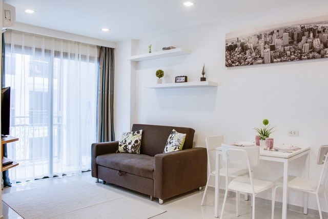Condominium for sale Pratumnak Hill Pattaya showing the living and dining areas Condominium for sale Pratumnak Hill Pattaya showing the living and dining areas
