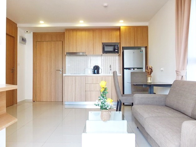 Condominium for sale Pratumnak Hill Pattaya showing the living, dining and kitchen areas 