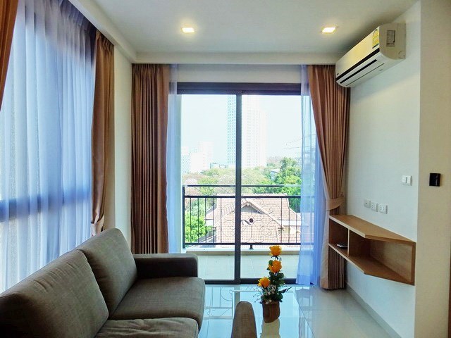 Condominium for sale Pratumnak Hill Pattaya showing the living room and balcony 