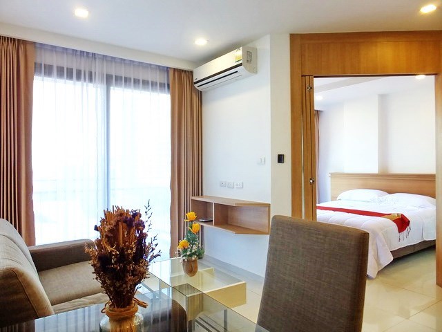 Condominium for sale Pratumnak Hill Pattaya looking towards the bedroom 