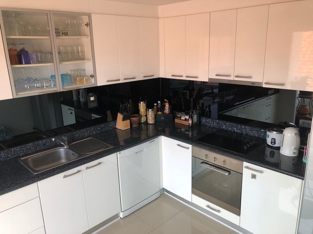 Condominium for sale Pratumnak Hill showing the kitchen Condominium for sale Pratumnak Hill showing the kitchen