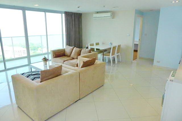Condominium for rent Pratumnak Cosy Beach showing the living and dining areas