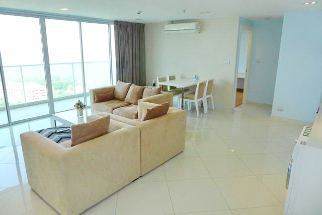 Condominium for rent Pratumnak Cosy Beach showing the living and dining areas Condominium for rent Pratumnak Cosy Beach showing the living and dining areas