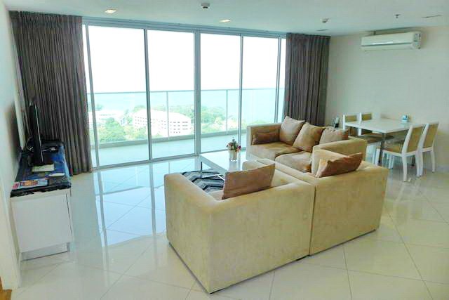 Condominium for rent Pratumnak Cosy Beach showing the living room looking toward to the view
