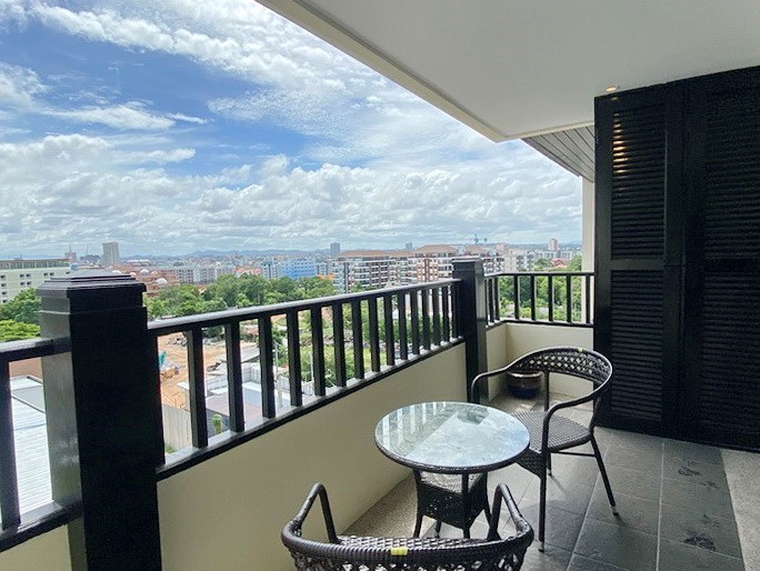 Condominium for sale Pratumnak showing the balcony and view