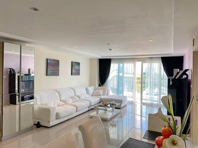 Condominium for sale Pratumnak Pattaya showing the living area Condominium for sale Pratumnak Pattaya showing the living area