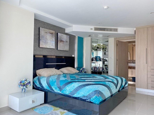 Condominium for sale Pratumnak Pattaya showing the master bedroom suite Condominium for sale Pratumnak Pattaya showing the master bedroom suite