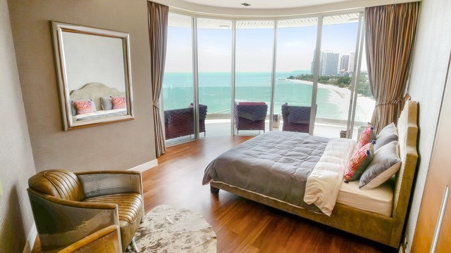 Condominium for sale The Cove Wongamat showing the second bedroom