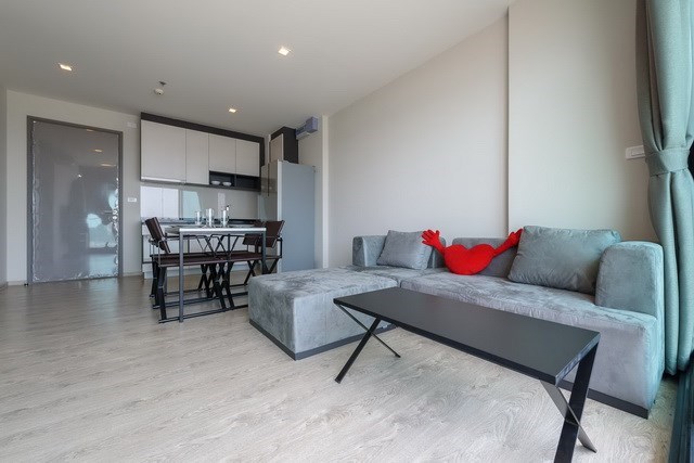 Condominium for Sale Pattaya showing the living, dining and kitchen areas Condominium for Sale Pattaya showing the living, dining and kitchen areas