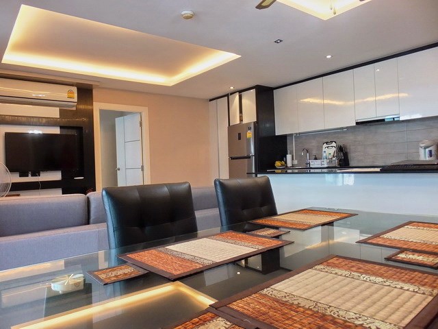 Condominium for sale East Pattaya showing the dining, living and kitchen areas