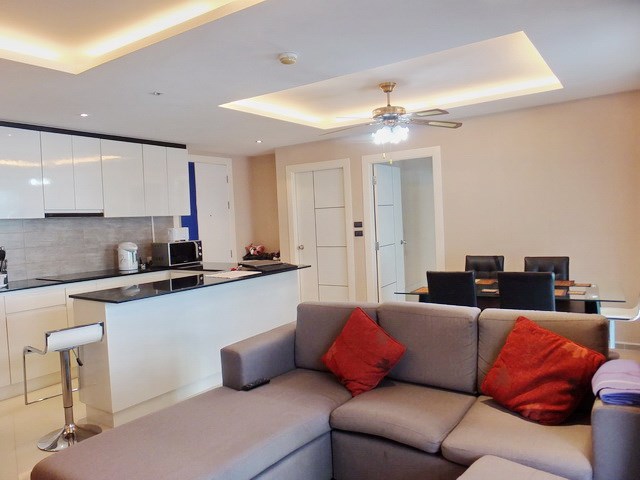 Condominium for sale East Pattaya showing the open plan concept 