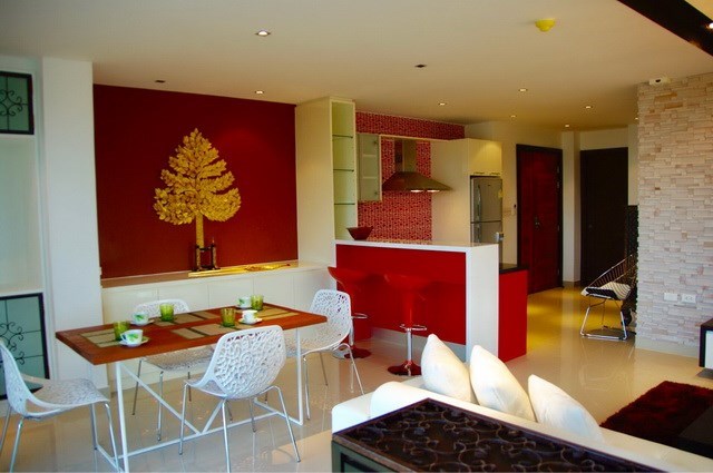 Condominium for sale Jomtien showing the dining and kitchen areas Condominium for sale Jomtien showing the dining and kitchen areas