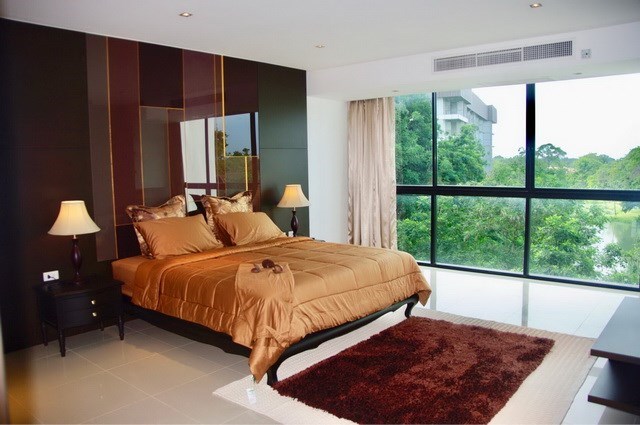 Condominium for sale Jomtien showing the master bedroom Condominium for sale Jomtien showing the master bedroom