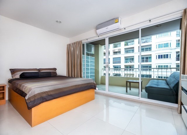 Condominium for sale Jomtien Pattaya showing the sleeping area and balcony 