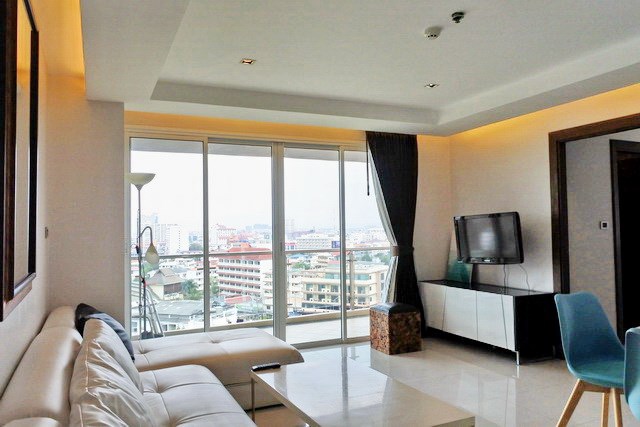 Condominium for sale Pattaya showing the living area