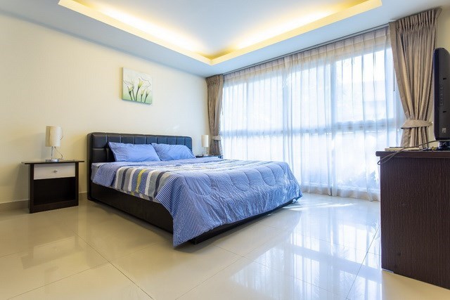 Condominium for sale Pattaya showing the master bedroom Condominium for sale Pattaya showing the master bedroom