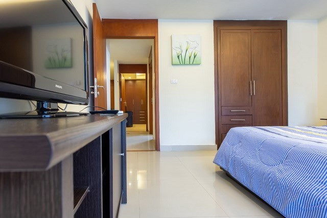 Condominium for sale Pattaya showing the master bedroom with furniture Condominium for sale Pattaya showing the master bedroom with furniture