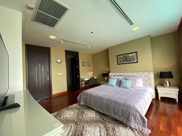 Condominium for Sale Naklua Ananya showing the master bedroom suite 