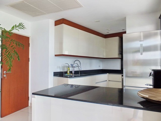 Condominium for Sale Pratumnak Hill showing the kitchen