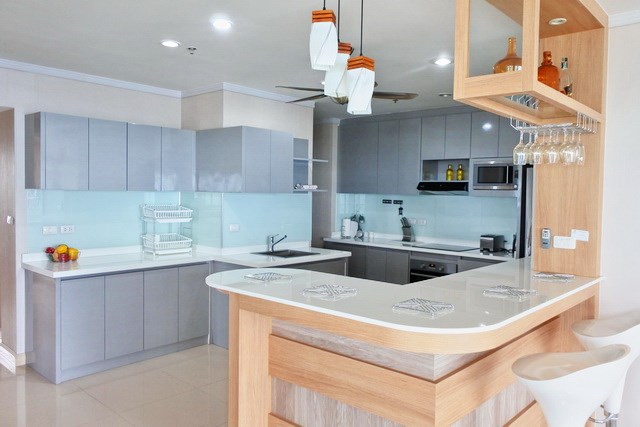 Condominium for sale Pratumnak Pattaya showing the kitchen