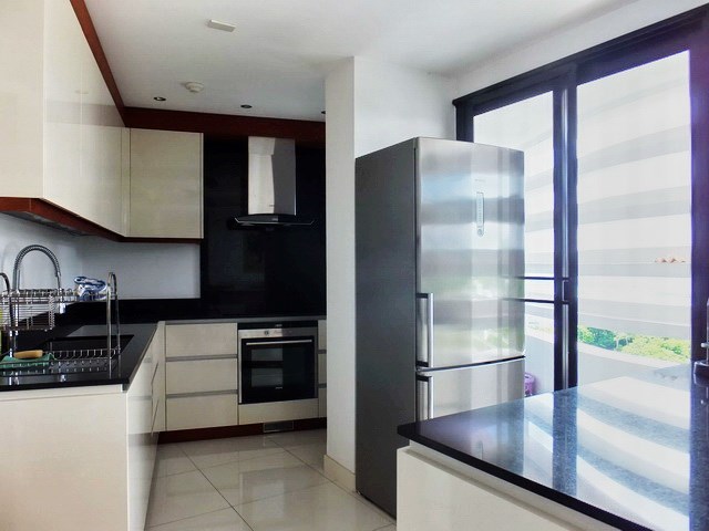 Condominium for Sale Pratumnak Hill showing the kitchen area