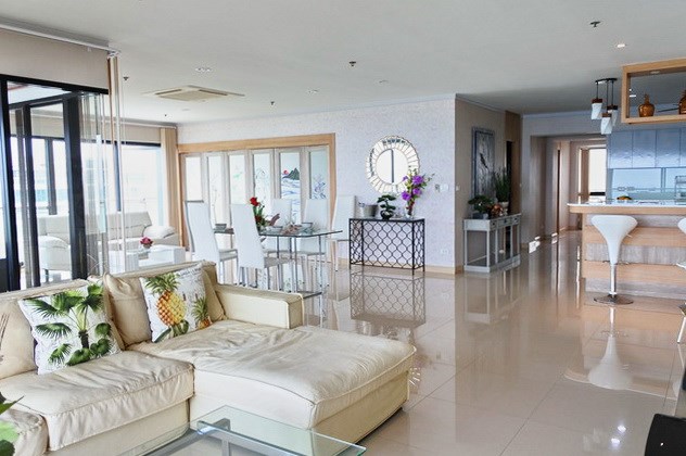 Condominium for sale Pratumnak Pattaya showing the living and dining areas