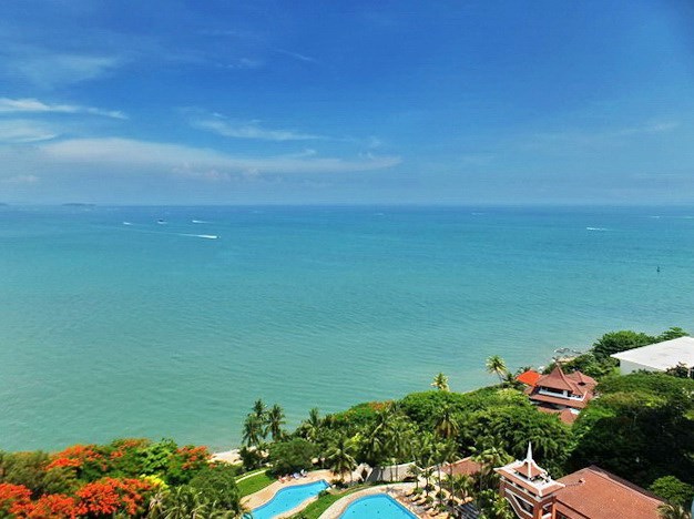 Condominium for Sale Pratumnak Hill showing the ocean view