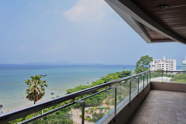Condominium for sale Pratumnak Pattaya showing the panoramic balcony view 
