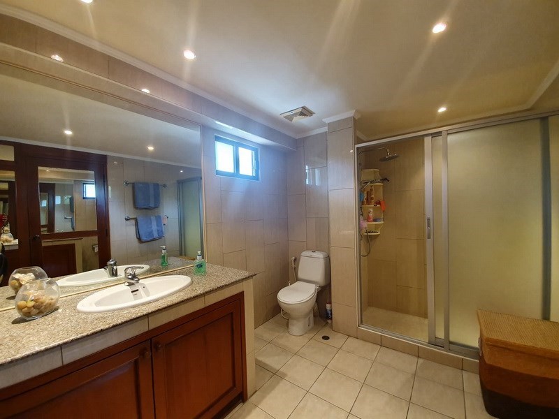 Condominium for sale Pratumnak Pattaya showing the bathroom Condominium for sale Pratumnak Pattaya showing the bathroom