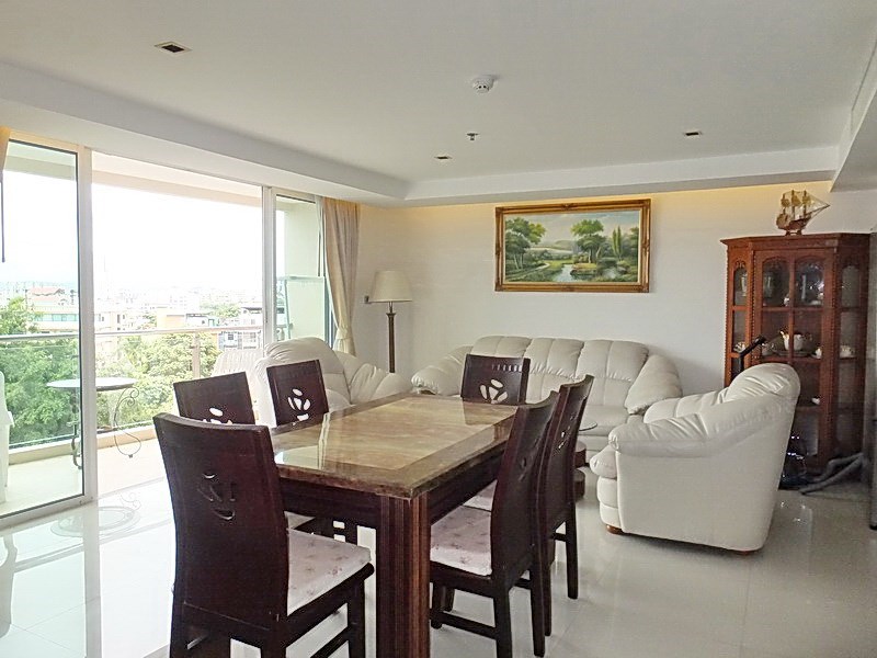 Condominium for sale Pratumnak Pattaya showing the dining and living areas 