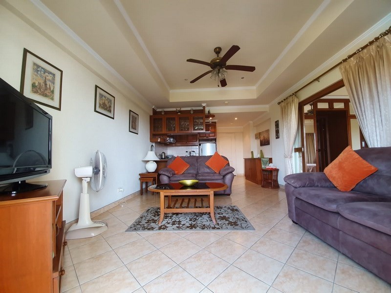 Condominium for sale Pratumnak Pattaya showing the living area and kitchen Condominium for sale Pratumnak Pattaya showing the living area and kitchen